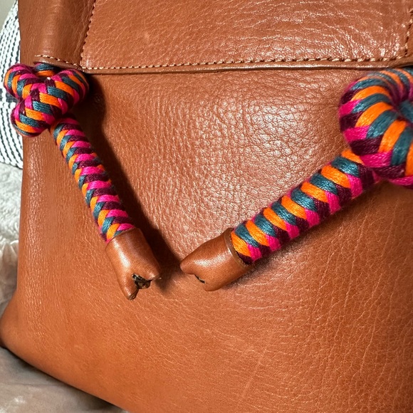 Mecha Mendez - Camel/British Luggage Brown Bucket Shoulder bag - Picture 4 of 12